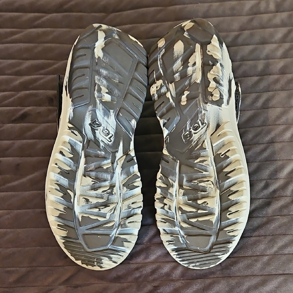 Black and White Strappy Sandals - Picture 3 of 6